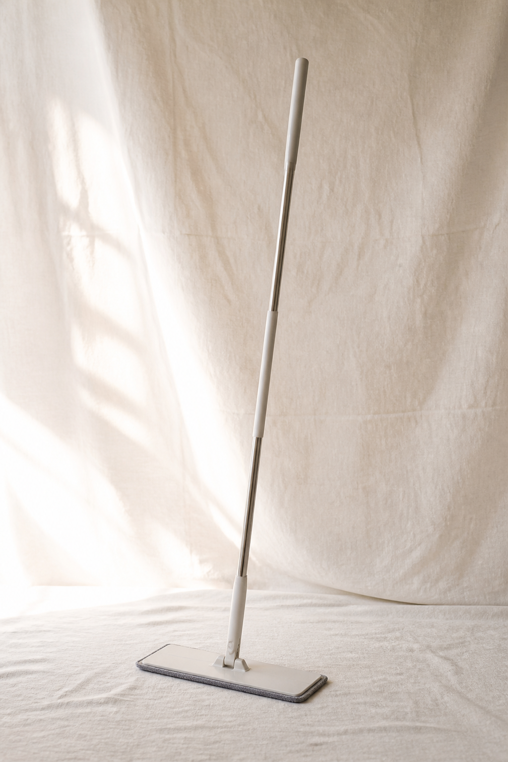 Flat microfiber floor mop