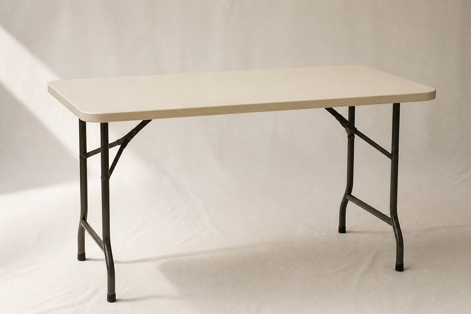 Folding utility table with metal legs